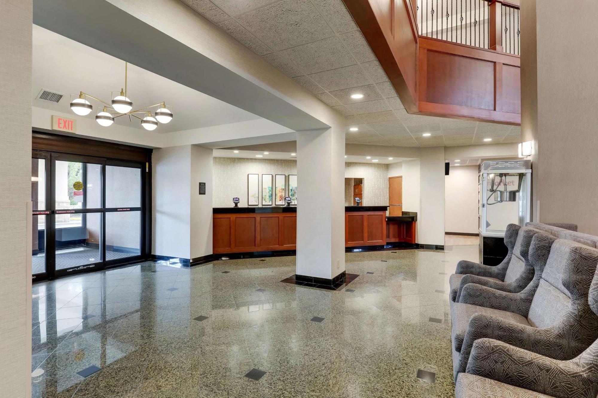 Drury Inn & Suites Birmingham Lakeshore Drive Экстерьер фото