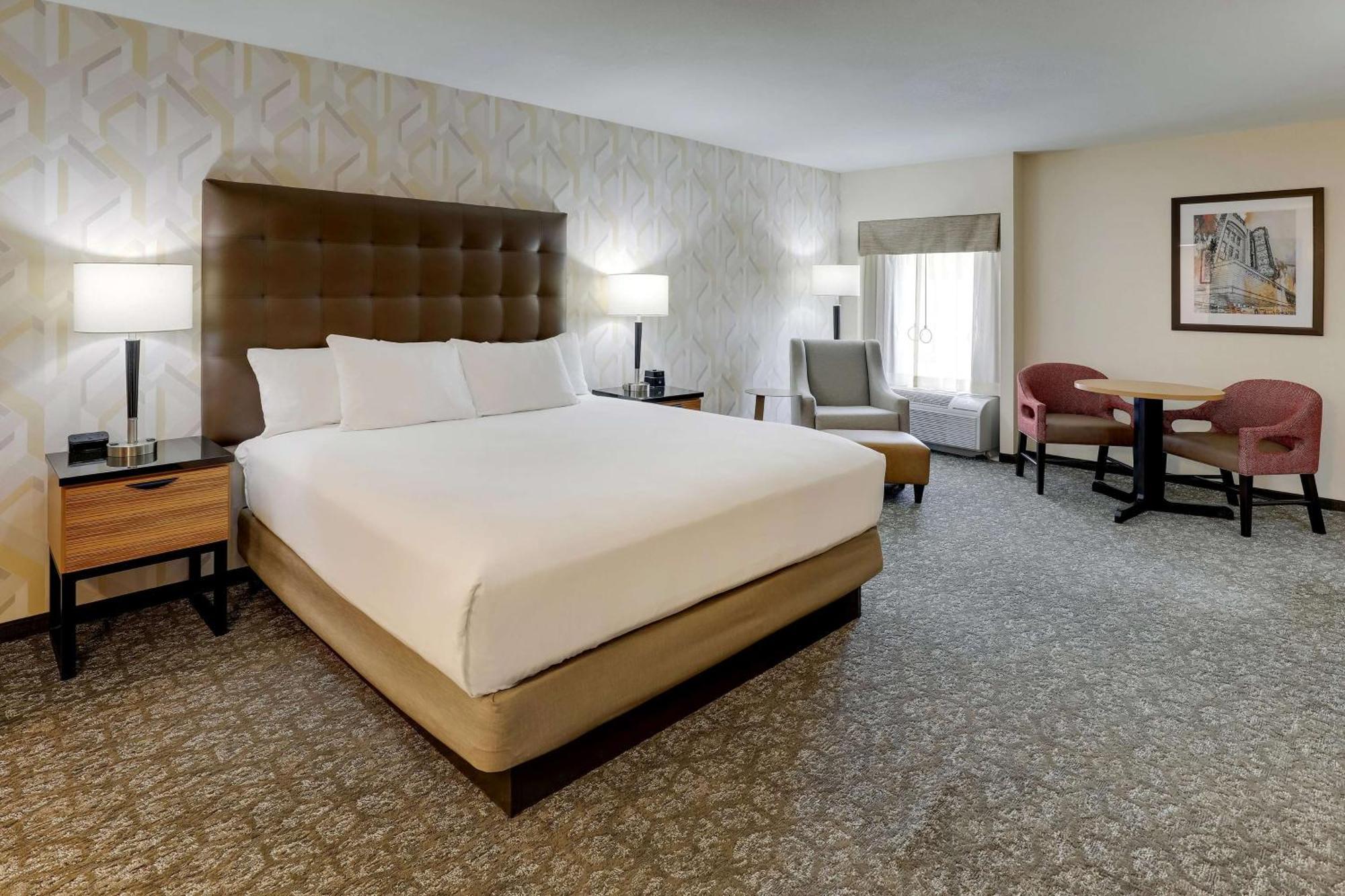 Drury Inn & Suites Birmingham Lakeshore Drive Экстерьер фото