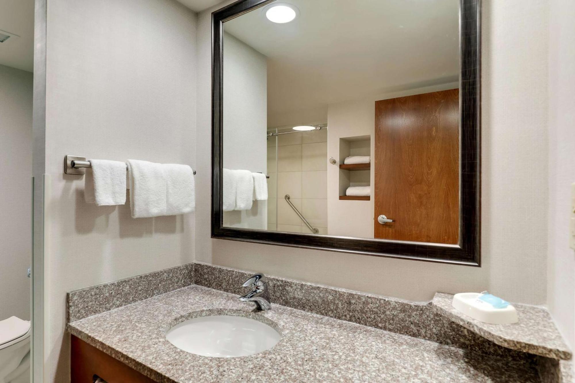 Drury Inn & Suites Birmingham Lakeshore Drive Экстерьер фото