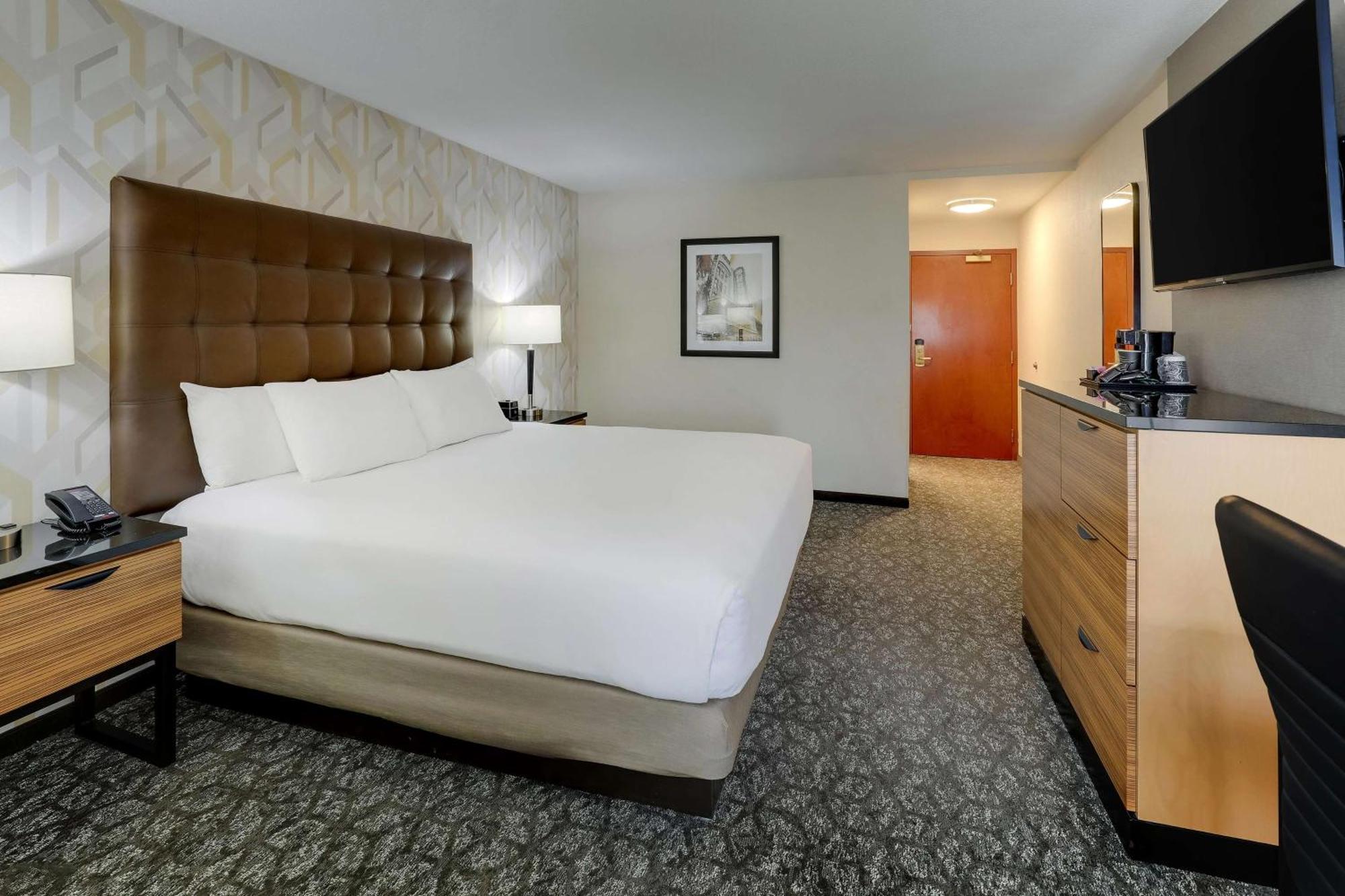 Drury Inn & Suites Birmingham Lakeshore Drive Экстерьер фото