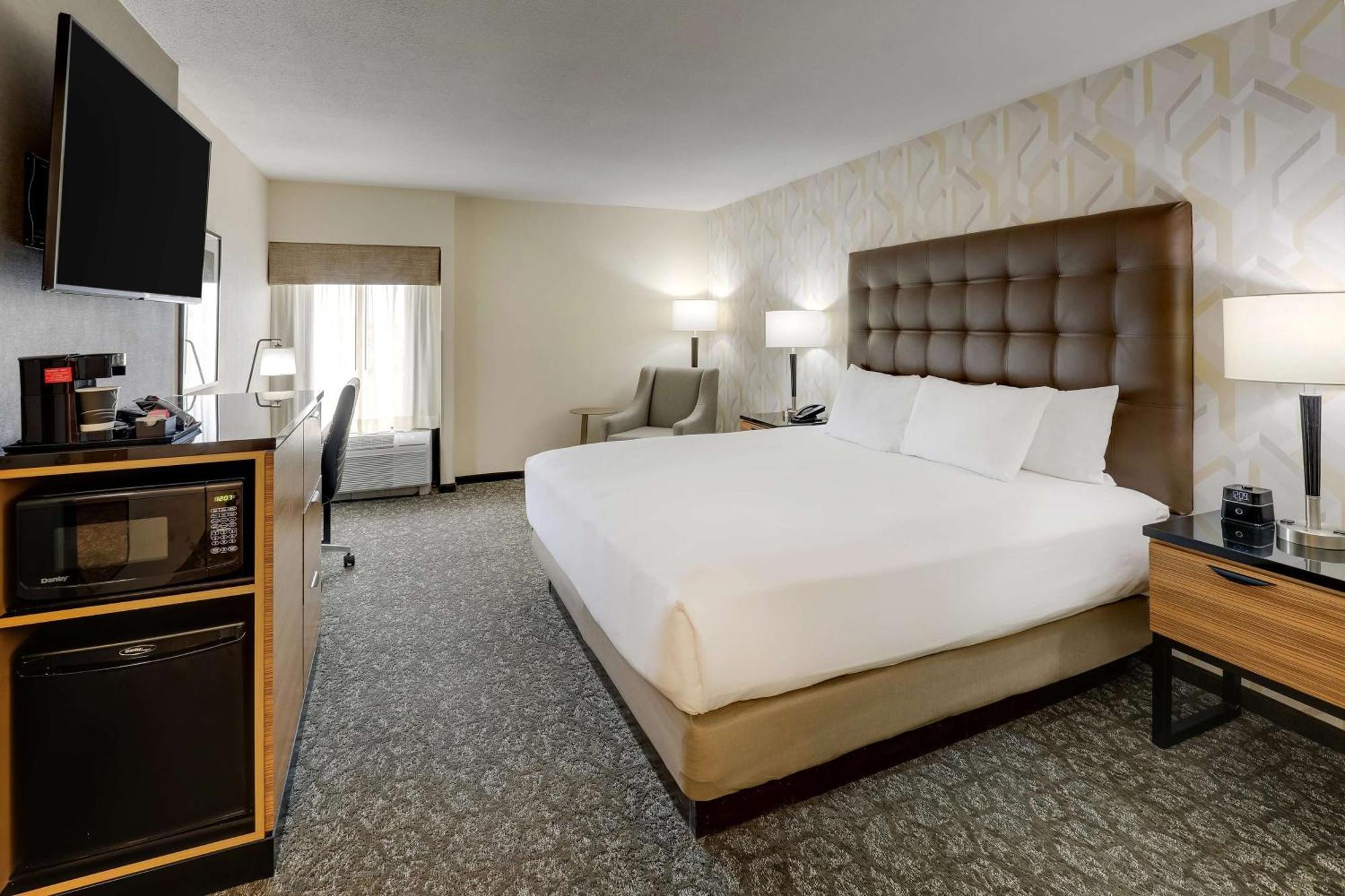 Drury Inn & Suites Birmingham Lakeshore Drive Экстерьер фото